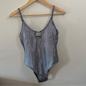 No Boundaries Juniors' Holographic Dot One Piece Swimsuit Shimmer Iridescent - M